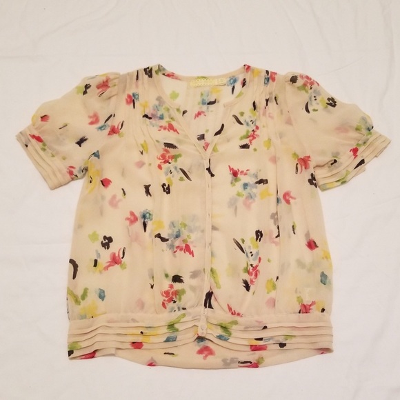 Short sleeve button up top - Picture 4 of 8